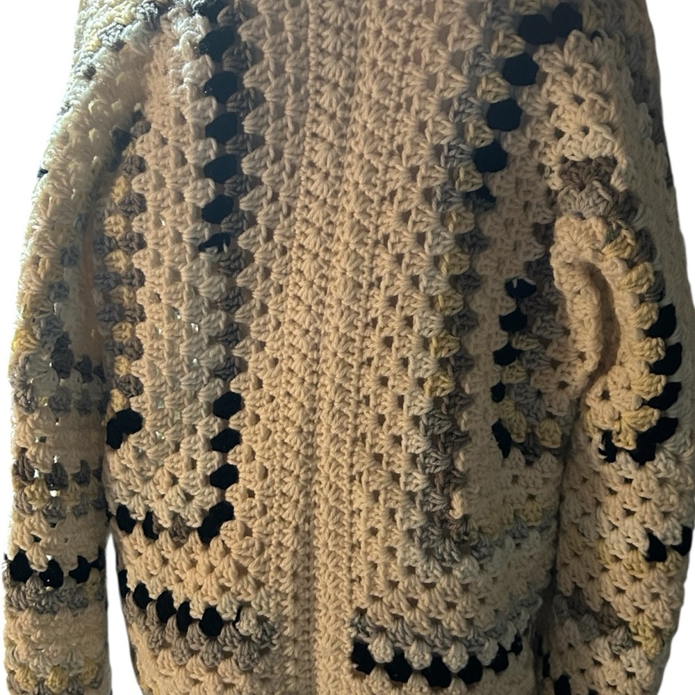 Crochet Cardigan Cream&Gray Brooch included - Picture 5 of 7